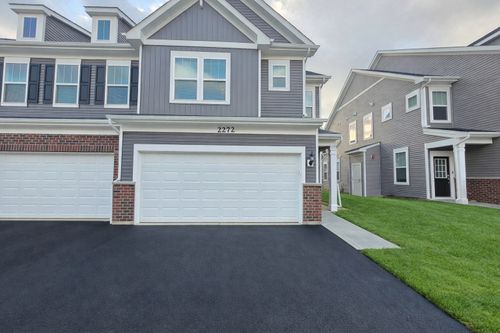 09004-2272 Horseshoe Cir, Naperville, IL, 60564-1056 | Card Image