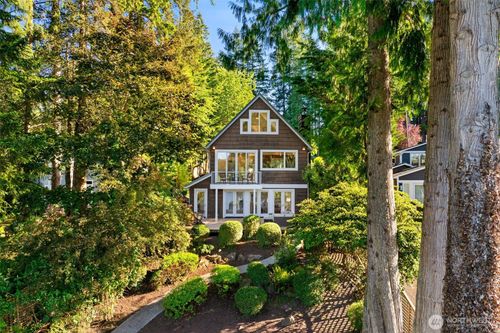 2057 E Beaver Lake Dr Se, Sammamish, WA, 98075-7920 | Card Image