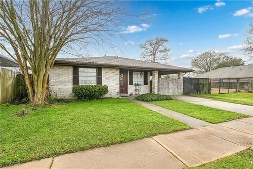 3321 Marietta St, Chalmette, LA, 70043-2320 | Card Image