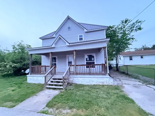 208 W Oak St, Carrier Mills, IL, 62917-1312 | Card Image