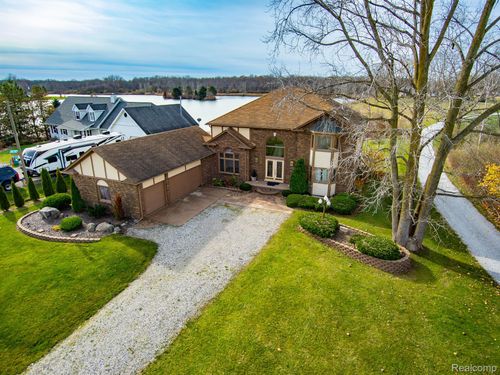 73921 Omo Rd, Armada, MI, 48005-4613 | Card Image