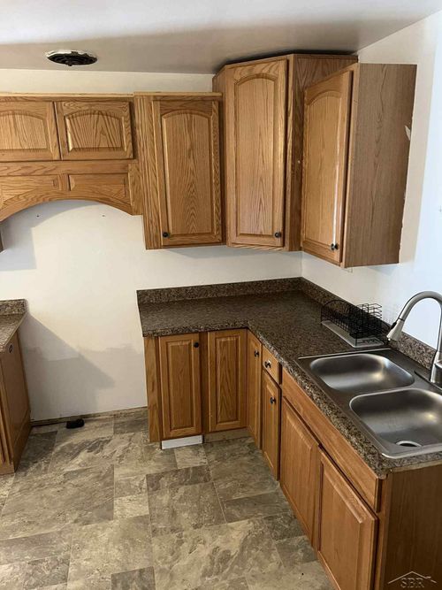 19400 Charest St, Detroit, MI, 48234-1670 | Card Image