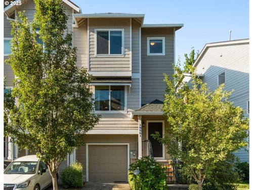 10561 Ne Park Ridge Way, Hillsboro, OR, 97006-7059 | Card Image