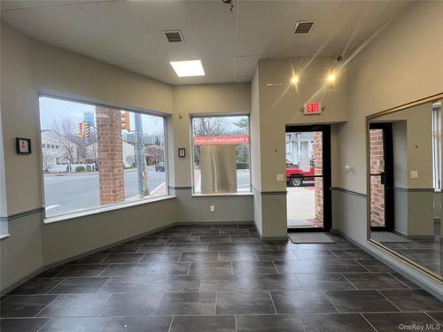 223 Glen St, Glen Cove, NY, 11542-2734 | Card Image