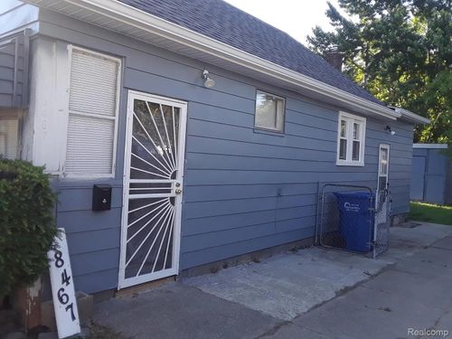 8467 Republic Ave, Warren, MI, 48089-1715 | Card Image