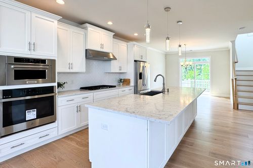25-25 Brentwood Cir, Danbury, CT, 06810-1518 | Card Image