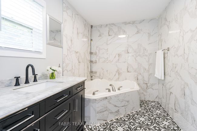 6234 Yonge St, House other with 7 bedrooms, 4 bathrooms and 15 parking in Churchill ON | Image 18