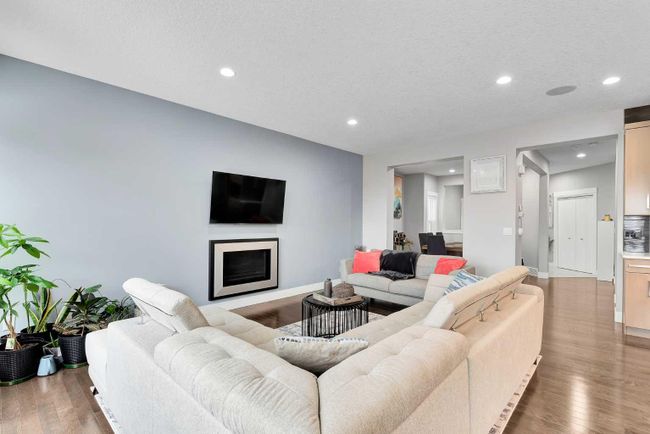15 Sage Bank Court Nw, Home with 6 bedrooms, 3 bathrooms and 4 parking in Calgary AB | Image 8
