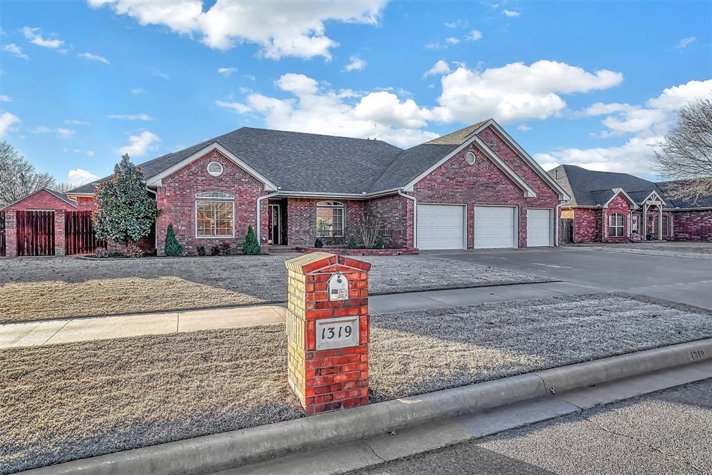 Sycamore St, Weatherford, OK 73096