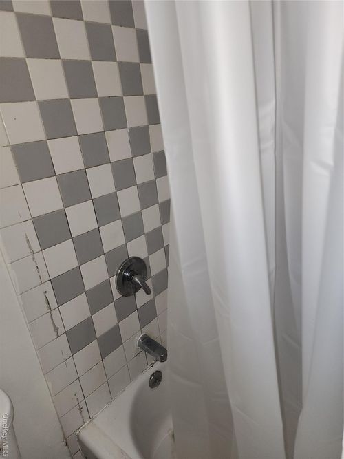 fl-2nd-206-03 Jamaica Ave, Queens Village, NY, 11428-1542 | Card Image