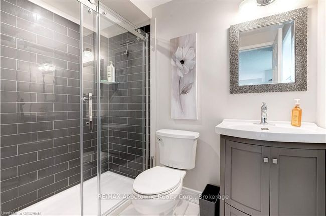 Updated ensuite bath | Image 20