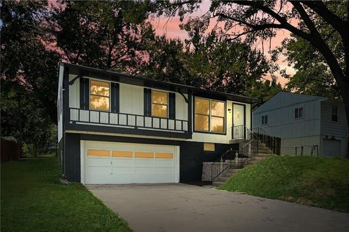 18307 E 18th St N, Independence, MO, 64058-1059 | Card Image