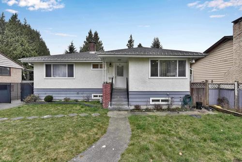 9565 116 St, Delta, BC, V4C5X2 | Card Image