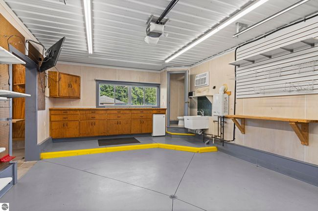 12305 3 Rd St, House other with 5 bedrooms, 4 bathrooms and null parking in Kewadin MI | Image 47