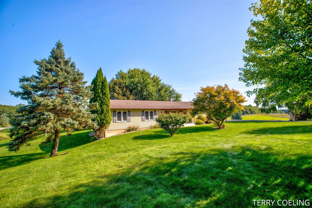 Campbell Rd, Clarksville, MI 48815