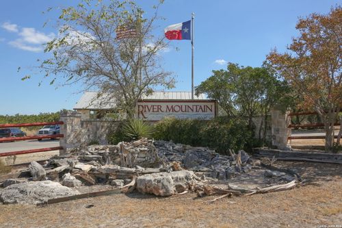 116 Sunrise Dr, Boerne, TX, 78006-7896 | Card Image