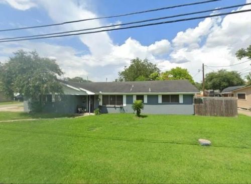 303 S 17th St, Nederland, TX, 77627-5214 | Card Image