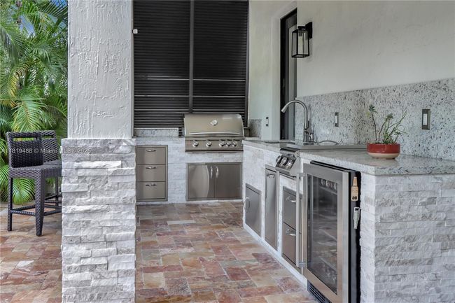 8902 Nw 178 Th Ln, House other with 4 bedrooms, 4 bathrooms and null parking in Hialeah FL | Image 6