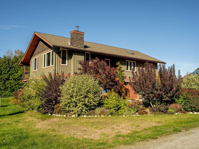 7621 Anderson Road, House other with 3 bedrooms, 3 bathrooms and 4 parking in Pemberton BC | Image 2