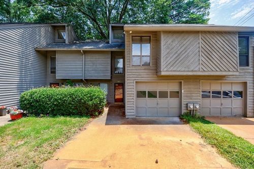 1002 Creatwood Cir Se, Smyrna, GA, 30080-8211 | Card Image