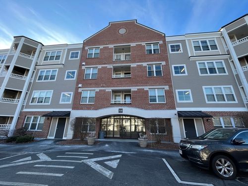 204-320 Rindge Ave, Cambridge, MA, 02140-3152 | Card Image