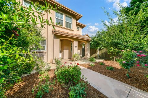 2031 Catalina Dr, Davis, CA, 95616-0747 | Card Image