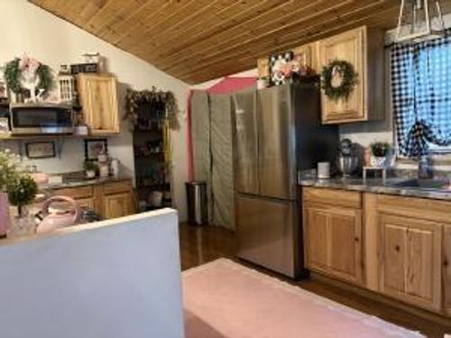 708 Wood Ave, Salina, KS, 67401-4933 | Card Image