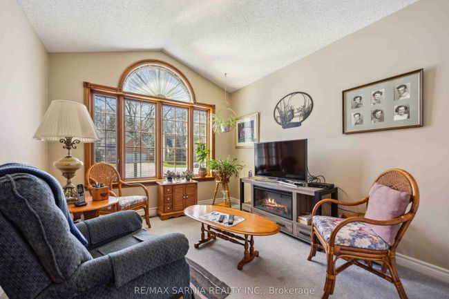35 Frances Dr, House other with 6 bedrooms, 3 bathrooms and 4 parking in Forest ON | Image 13