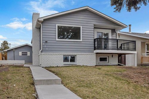 231 Penmeadows Close Se, Calgary, AB, T2A3S1 | Card Image
