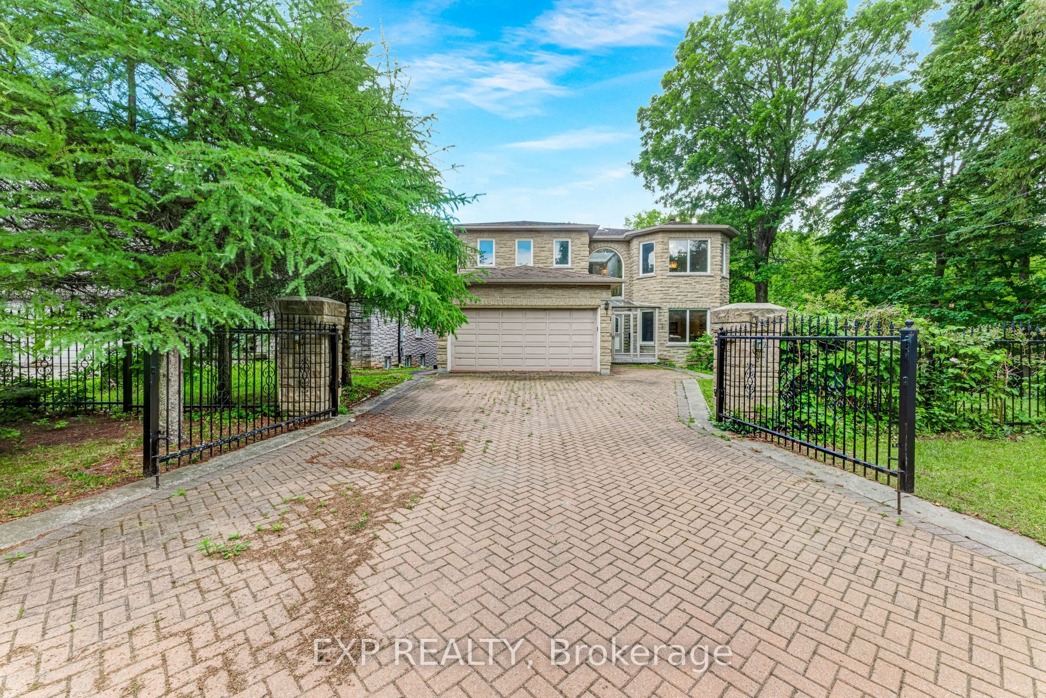Residential in Richmond Hill 3