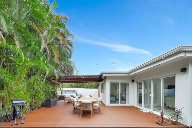 646 Ne 114 Th St, House other with 3 bedrooms, 2 bathrooms and null parking in Biscayne Park FL | Image 37