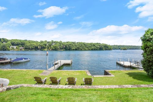 35 Knollcrest Rd, New Fairfield, CT, 06812-2925 | Card Image
