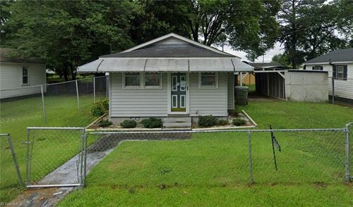 220 Winn St, Mount Olive, NC, 28365-1820 | Card Image