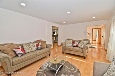 2 Living Room (2) | Image 2