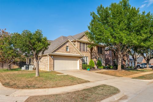2323 Everton Dr, Arlington, TX, 76001-8416 | Card Image