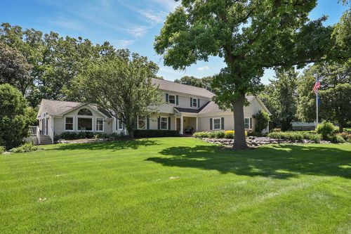 381 Grayfriars Ln, Inverness, IL, 60067-4611 | Card Image