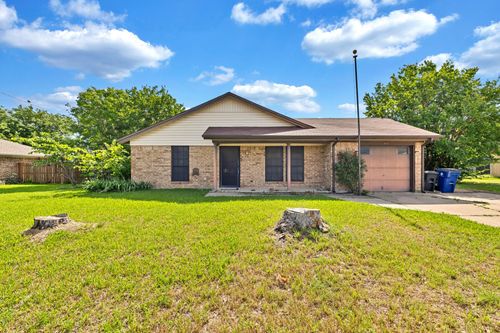 501 Post Oak Ln, Burleson, TX, 76028-6211 | Card Image