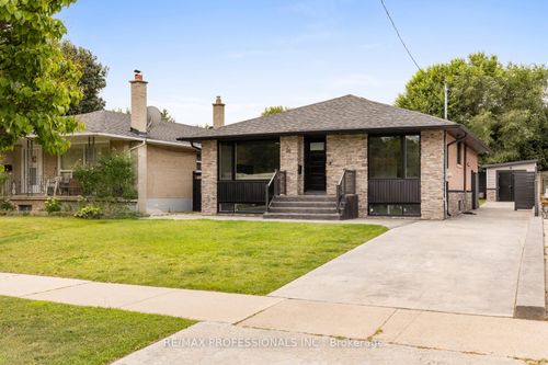 20 Bradbury Cres, Etobicoke, ON, M9C4B2 | Card Image