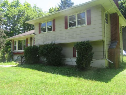 712 California Ave, Middletown, NY, 10940-6654 | Card Image