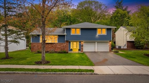 17 Wessman Dr, West Orange, NJ, 07052-2808 | Card Image