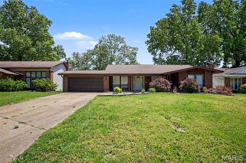 7430 Sir Lords Ln, Hazelwood, MO, 63042-1441 | Card Image