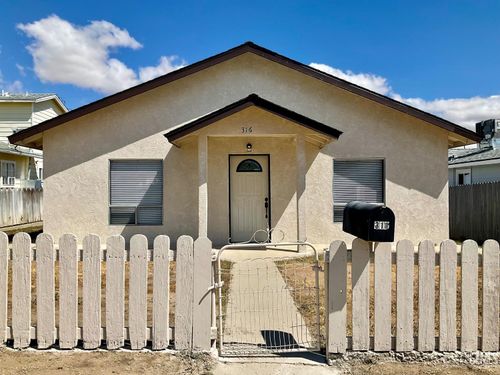 316 Philippine St, Taft, CA, 93268-3827 | Card Image