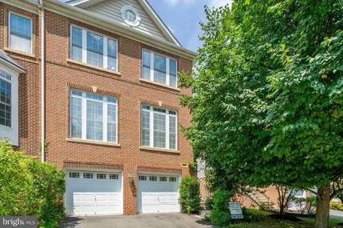 9980 Cyrandall Dr, OAKTON, VA, 22124-2950 | Card Image