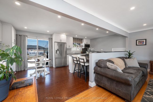 70 Briscoe St, House other with 4 bedrooms, 2 bathrooms and 4 parking in Amherstview ON | Image 8