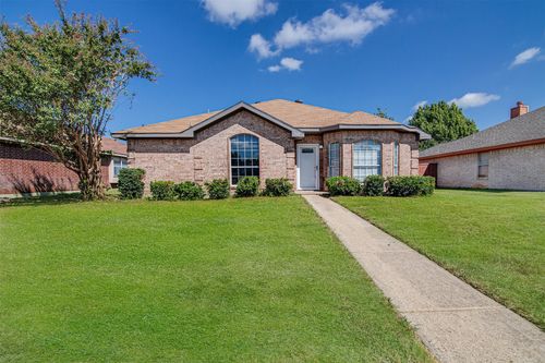 705 Crenshaw Dr, Cedar Hill, TX, 75104-4231 | Card Image