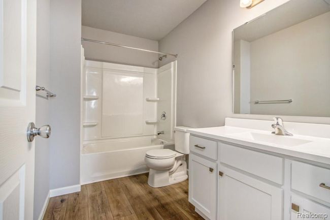 Stock photo- full bath | Image 15
