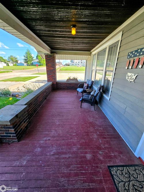 402 N Pine St, Creston, IA, 50801-2432 | Card Image