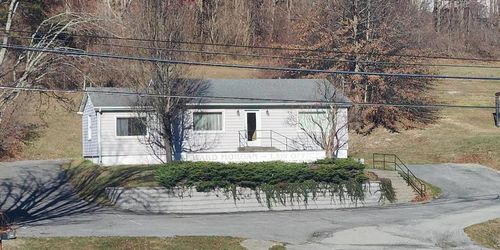 3217 E Cumberland Rd, Bluefield, WV, 24701-5017 | Card Image