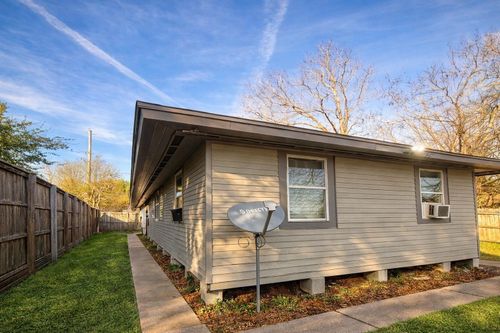 817 Church St, Crosby, TX, 77532-5824 | Card Image