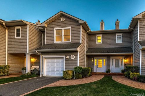9 Ocean Watch Ct, Freeport, NY, 11520-5742 | Card Image